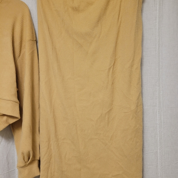 NWT Ingrid+Isabel Maternity Cropped Sweater and Skirt - Picture 9 of 13